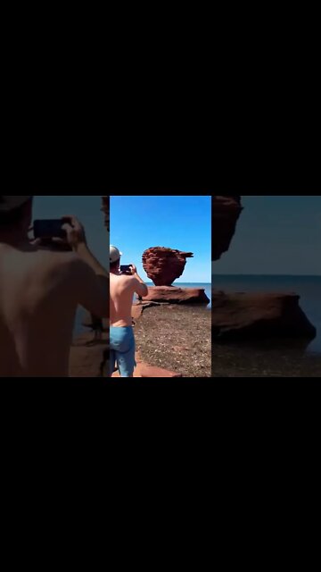 Lots of tourists at Tea Cup Rock