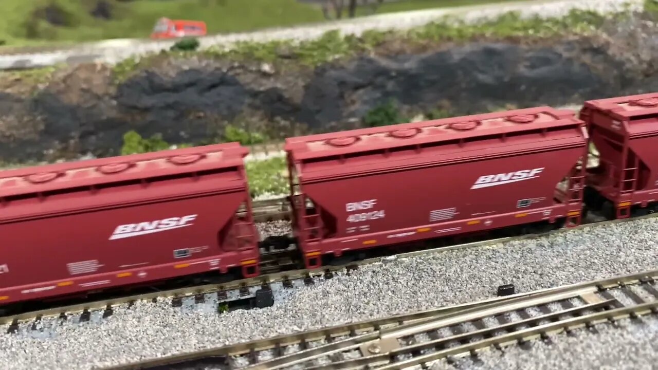 N Scale Katos waiting at a light