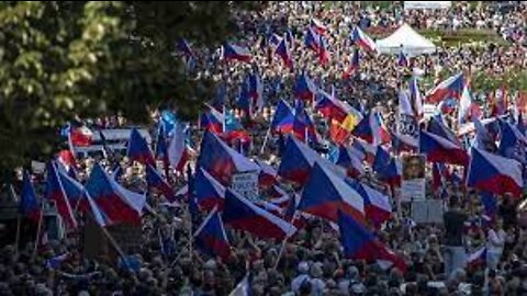 70k Czechs rally for new fuel deal with Russia, tired of Ukraine war