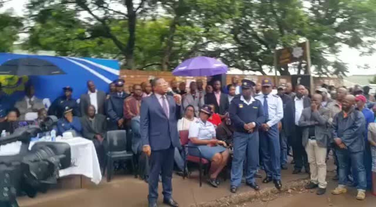 UPDATE 1 - Police minister vows to hunt down Eastern Cape cop killers (vgC)