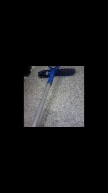 Faca escondida em limpador de parabrisa