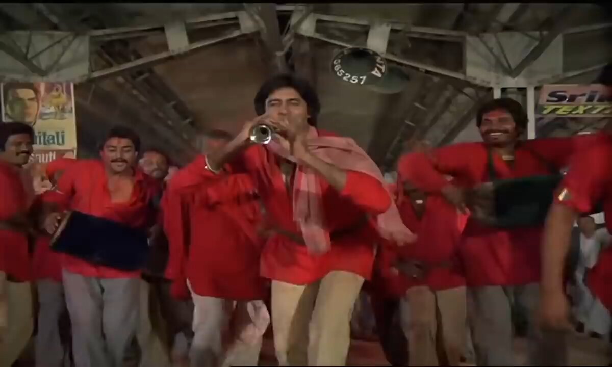 sari_duniya_ka_bojh_hum_uthate_hai_-_Coolie_1983(0)