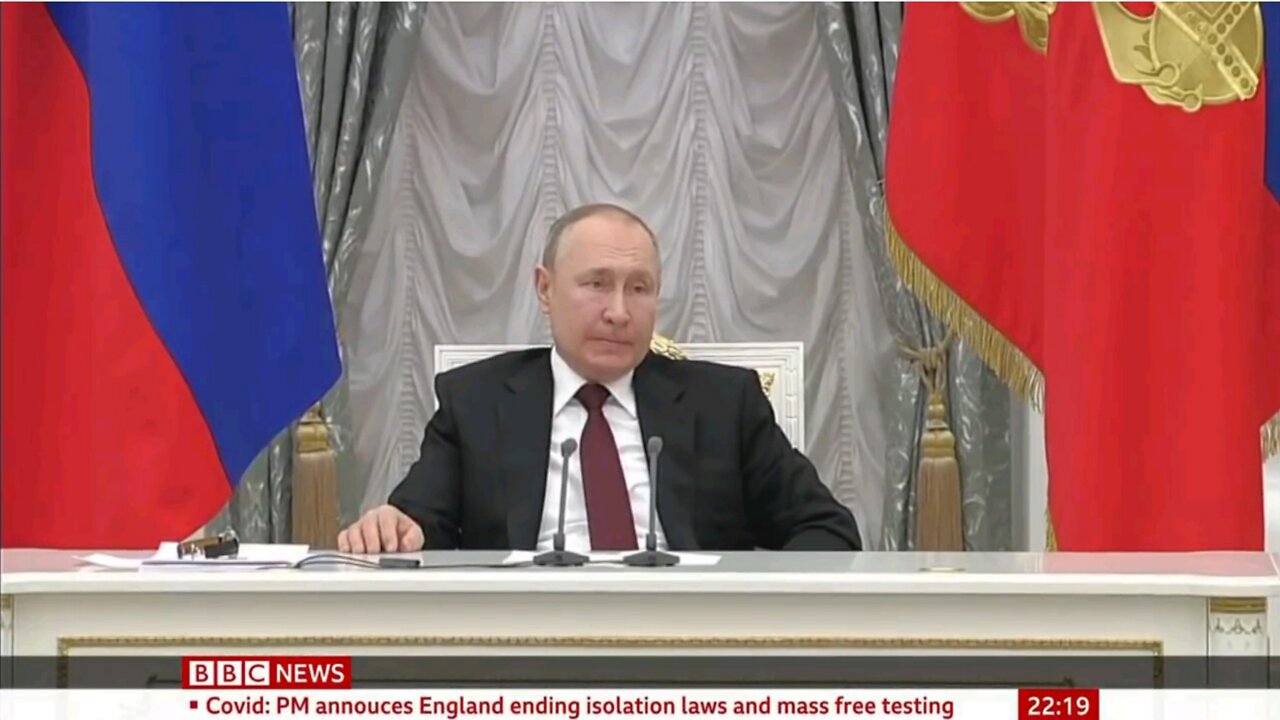 Putin recognises Ukraine breakaway regions as independent sparking Russian invasion fear