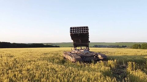 El Tos-1A ruso quemando las posiciones de la OTAN/ucrania en Marinka.
