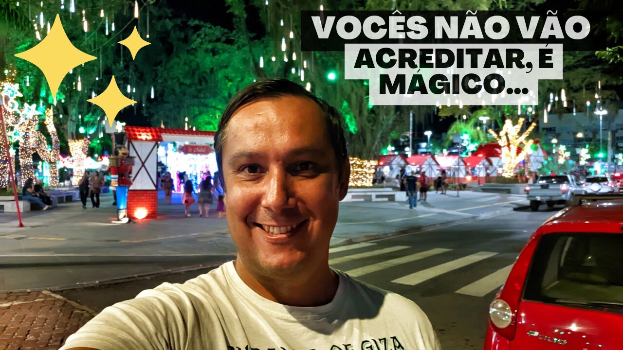 Gente, tinha mais decoração de natal na praça do centro de Maricá!