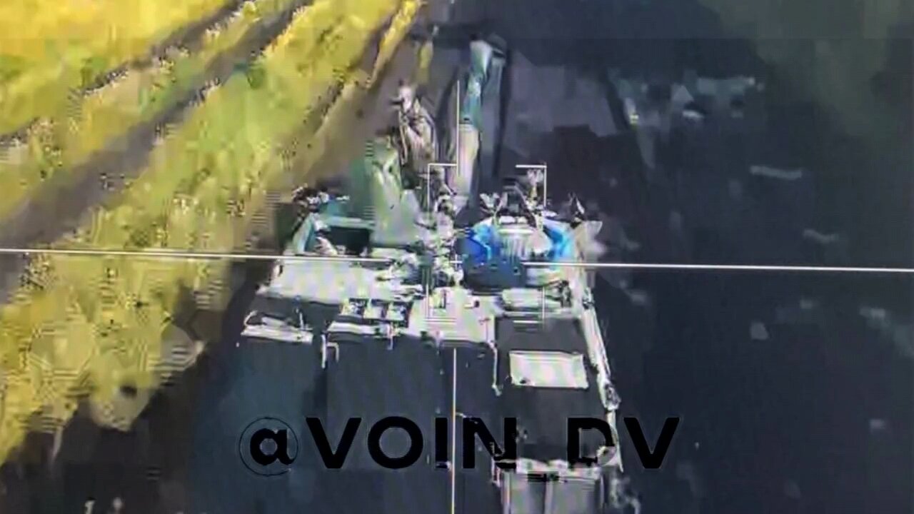 Lancet Kamikaze drone hitting a Ukrainian M109A3GN (Norway) self-propelled howitzer on the move!