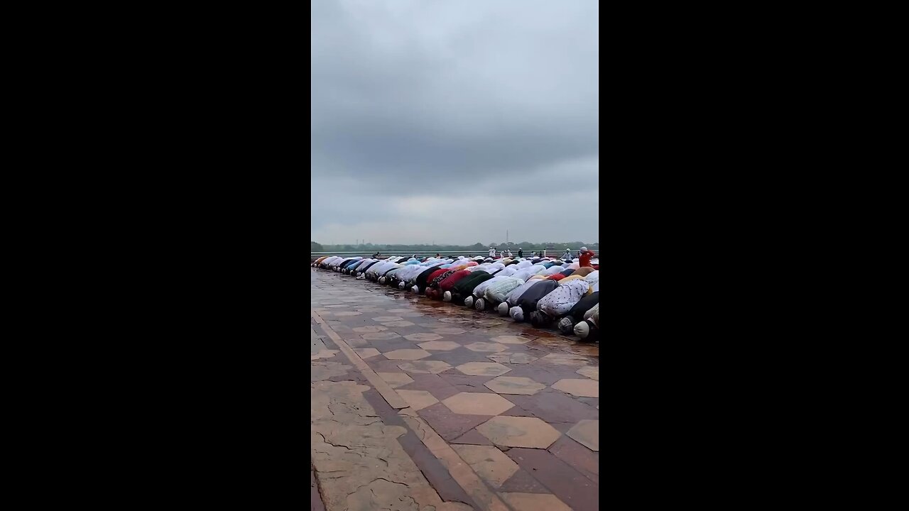 @Muslim MashaAllah. Prayer outside of Taj Mahal 🕌 🩵 #muslim #islam #india #tajmaha