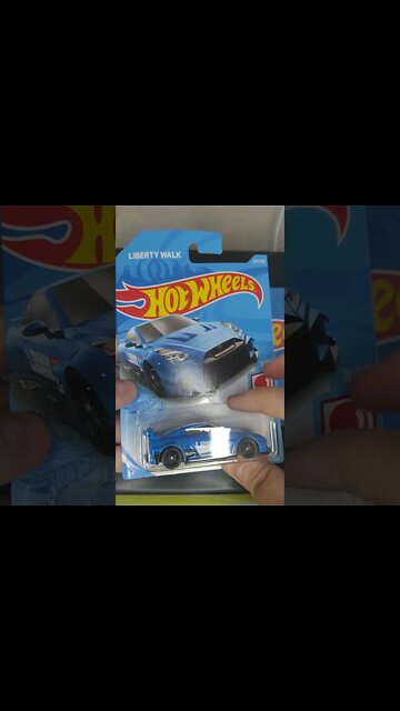Hot Wheels Nissan LB-Silhouette Works GT Nissan 35 GT-RR Ver. 2 miniatura top #shorts