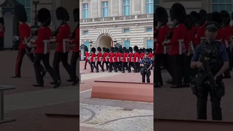 changing of the guards inside the gates of buckingham palace #thequeensguard