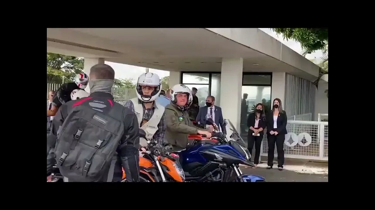 VISTA AEREA DO PRESIDENTE JAIR BOLSONARO nos DIAS DAS MÃES com os MOTOQUEIROS - 09/05/2021
