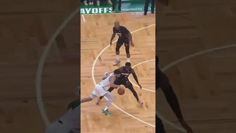 🚑Jayson Tatum Injures Shoulder Falls To The Ground In Pain!