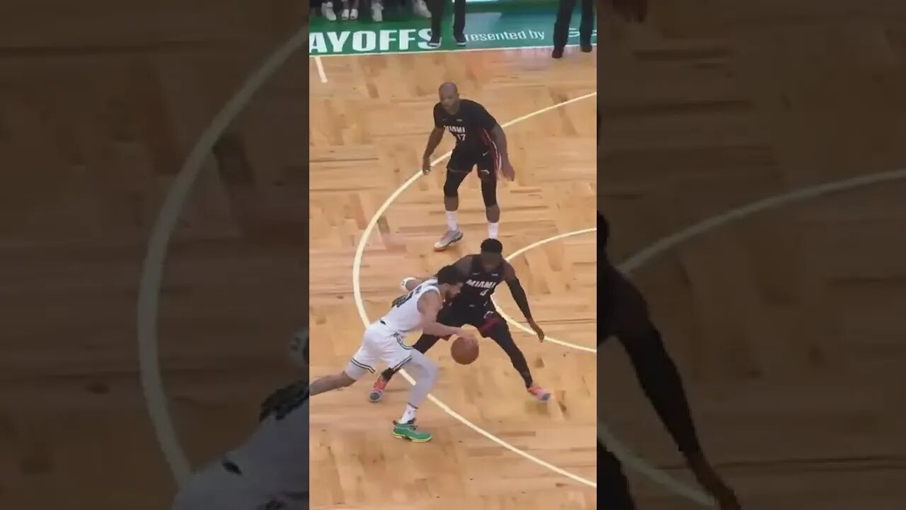 🚑Jayson Tatum Injures Shoulder Falls To The Ground In Pain!