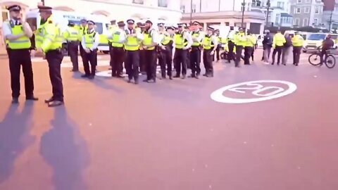 Police move in on Extinction Rebellion?