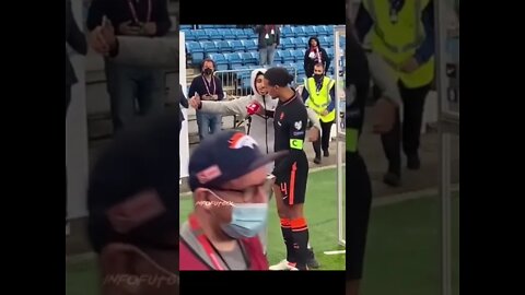 Van Dijk pushes fan away 🤮