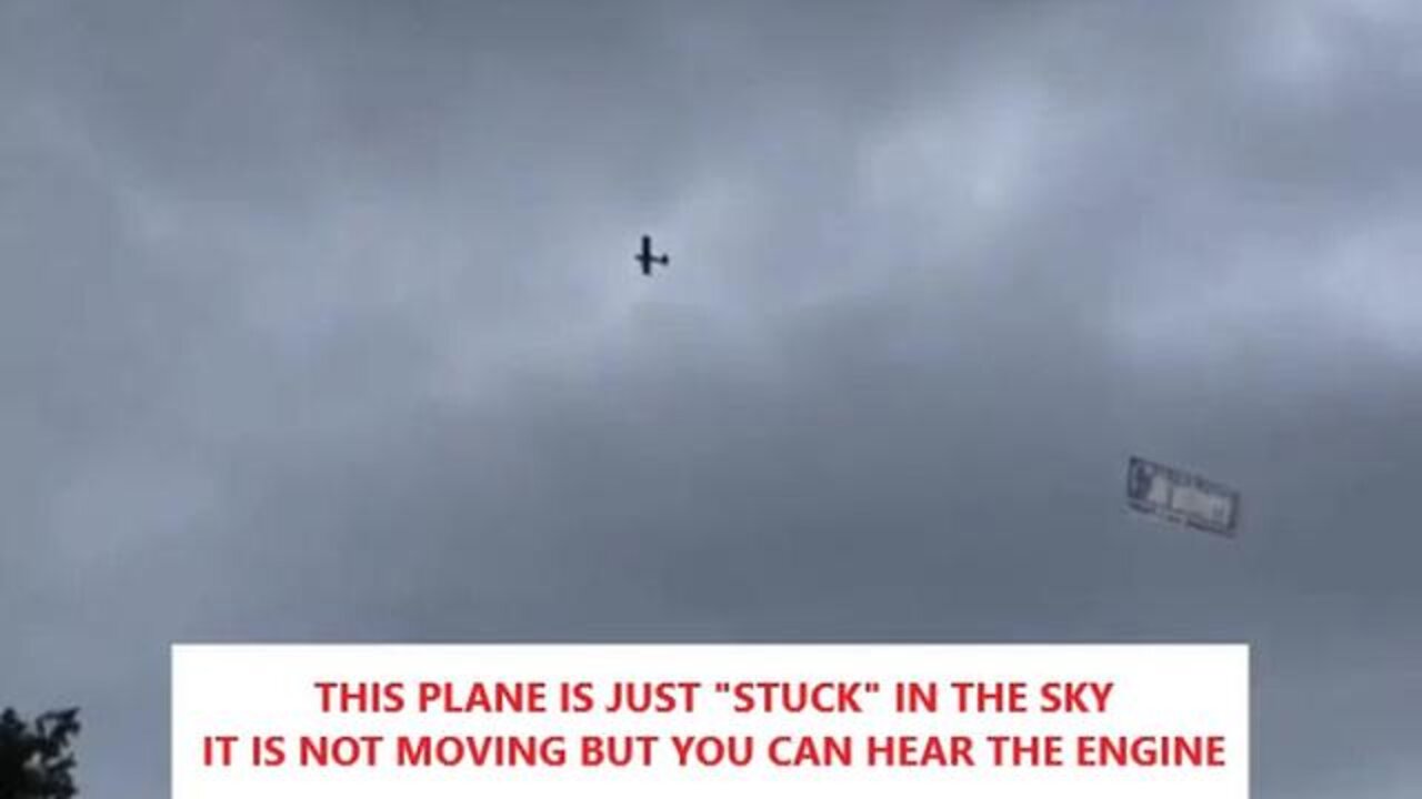 STRANGE MATRIX GLITCH: THE PLANE IS JUST STUCK. IT'S NOT MOVING.