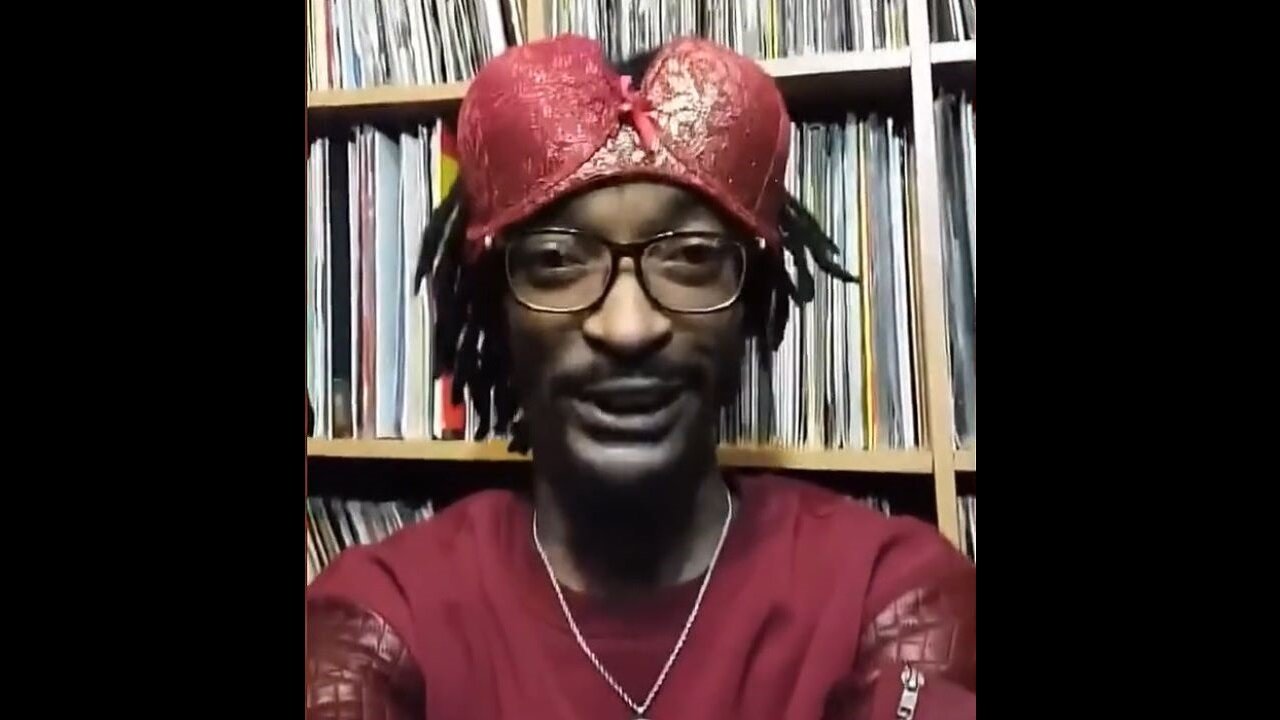 Snoop Dogg's Doppelganger Does A Pretty Hilarious Rap In The Public Library