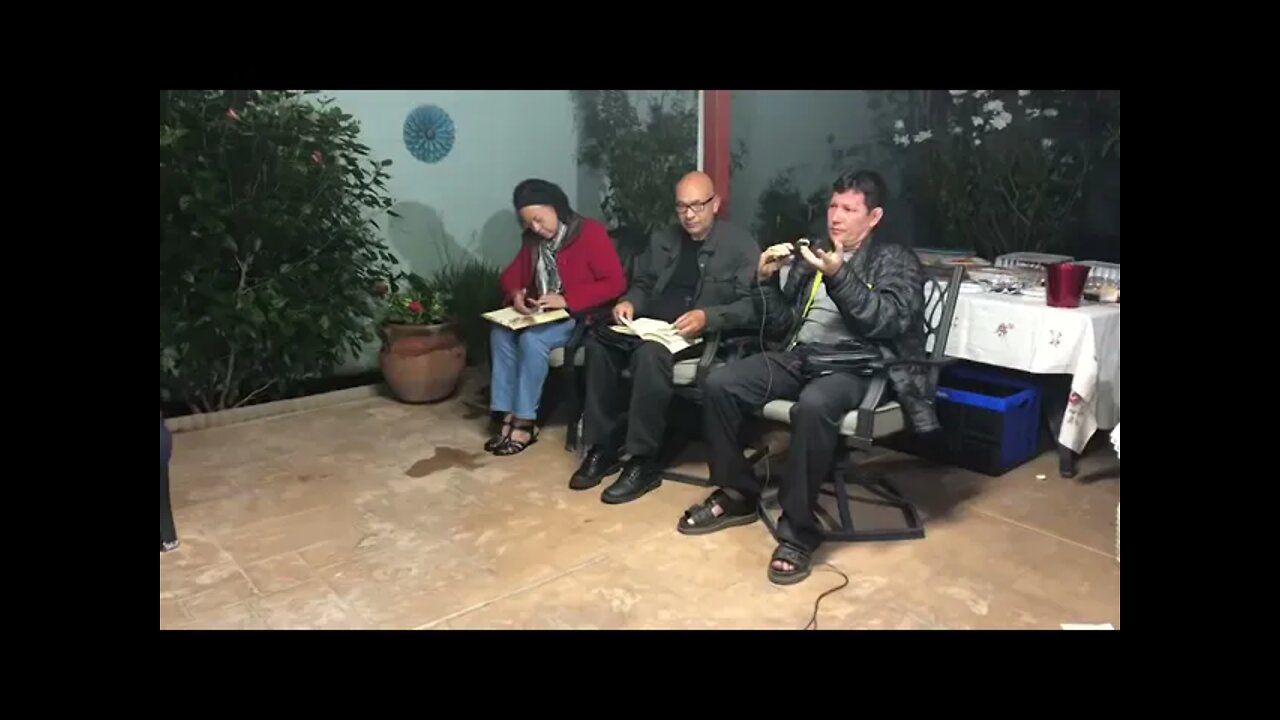 Dialogando con el Padre Luis Toro.