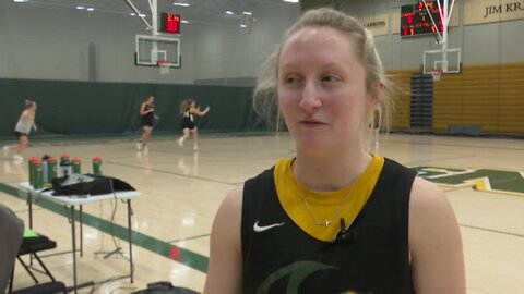 Heart over Height: De Pere native Olivia DeCleene shining in final year with St. Norbert basketball