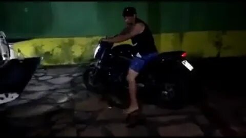 [ MEME ] ESSE TEM A MANHA EM CHAMAR ATENCAO NA MOTO / PILOTO DE FUGA CORTANDO GIRO LEGAL 2021