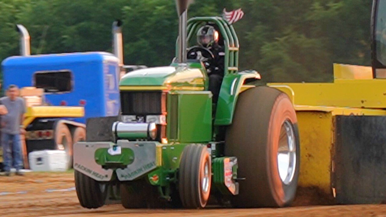 Hot Farm Tractor Pulling Lebanon PA July 2024 East Coast Pro-Pulling