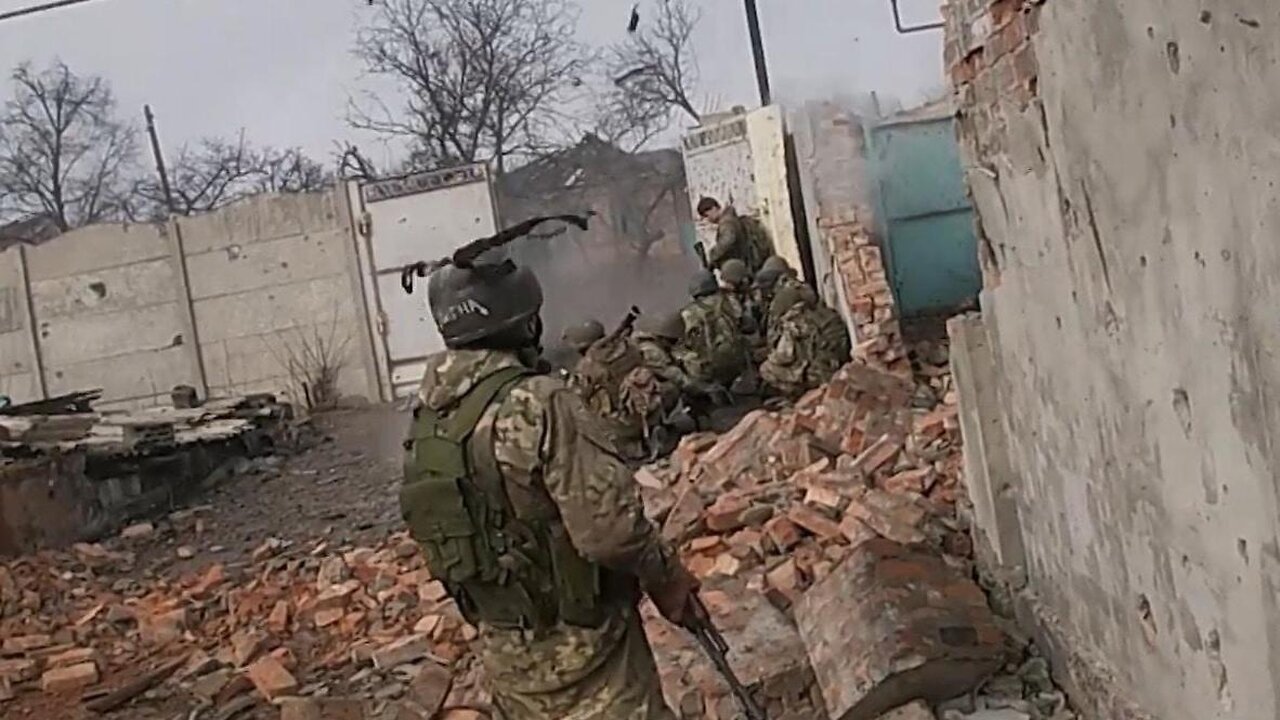 Ukraine war footage: Wagner PMC mercenary survives a headshot