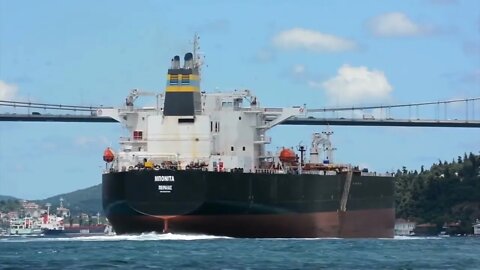 17 & The giant ship passing through the Istanbul Strait