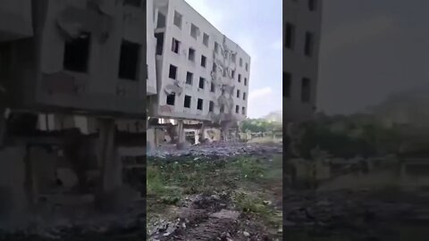 هدم مبنى بضربة واحدة