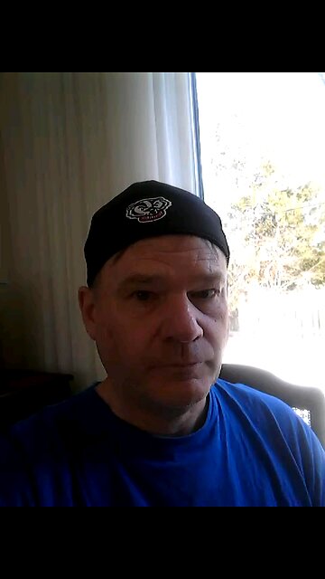 Laurent sings (hums)