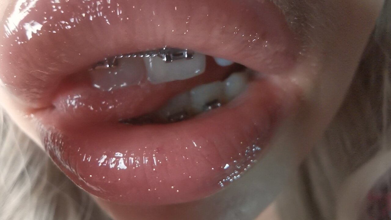 asmr lens kissing