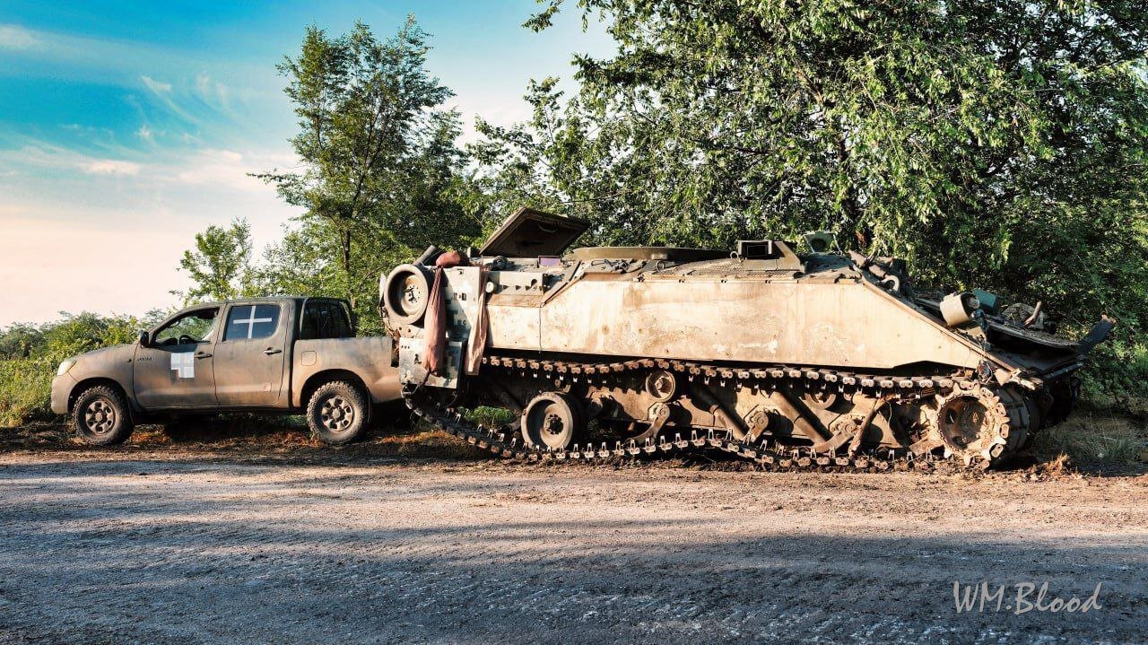 Vehiculo de la OTAN/Ucrania impactado por los rusos en direccion a Zaporozhye