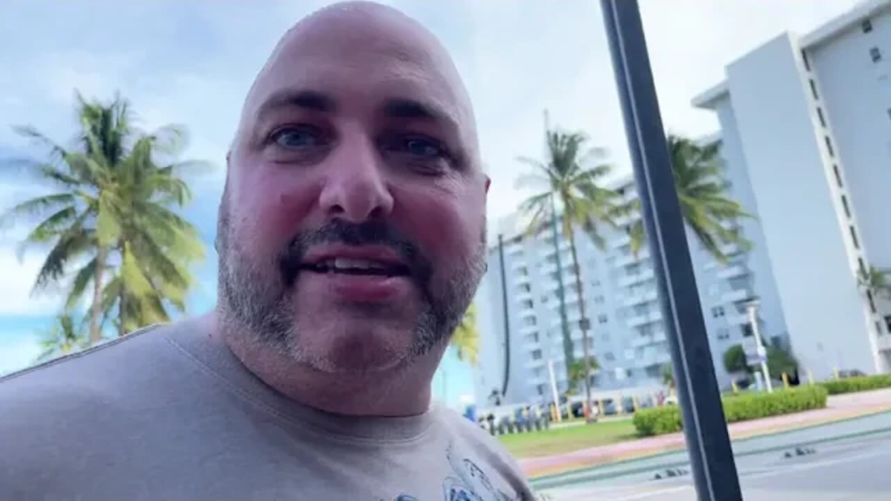 In the South Beach, Drunk, threatening fights and stealing quesadillas