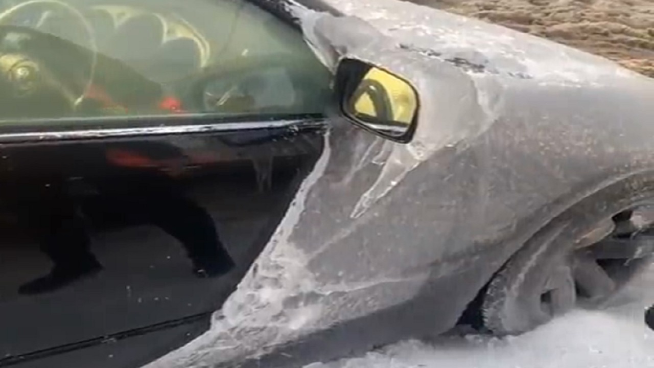 Cleaning a very thick ice layer off a car