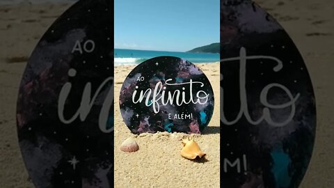 Ao infinito e além - Lettering em plaquinha de MDF