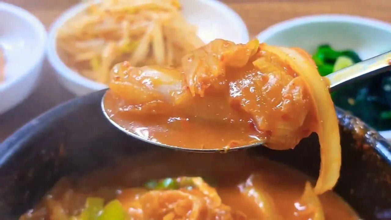 #shorts #hungry #cooking Korean Pork kimchi stew! 김치찌개