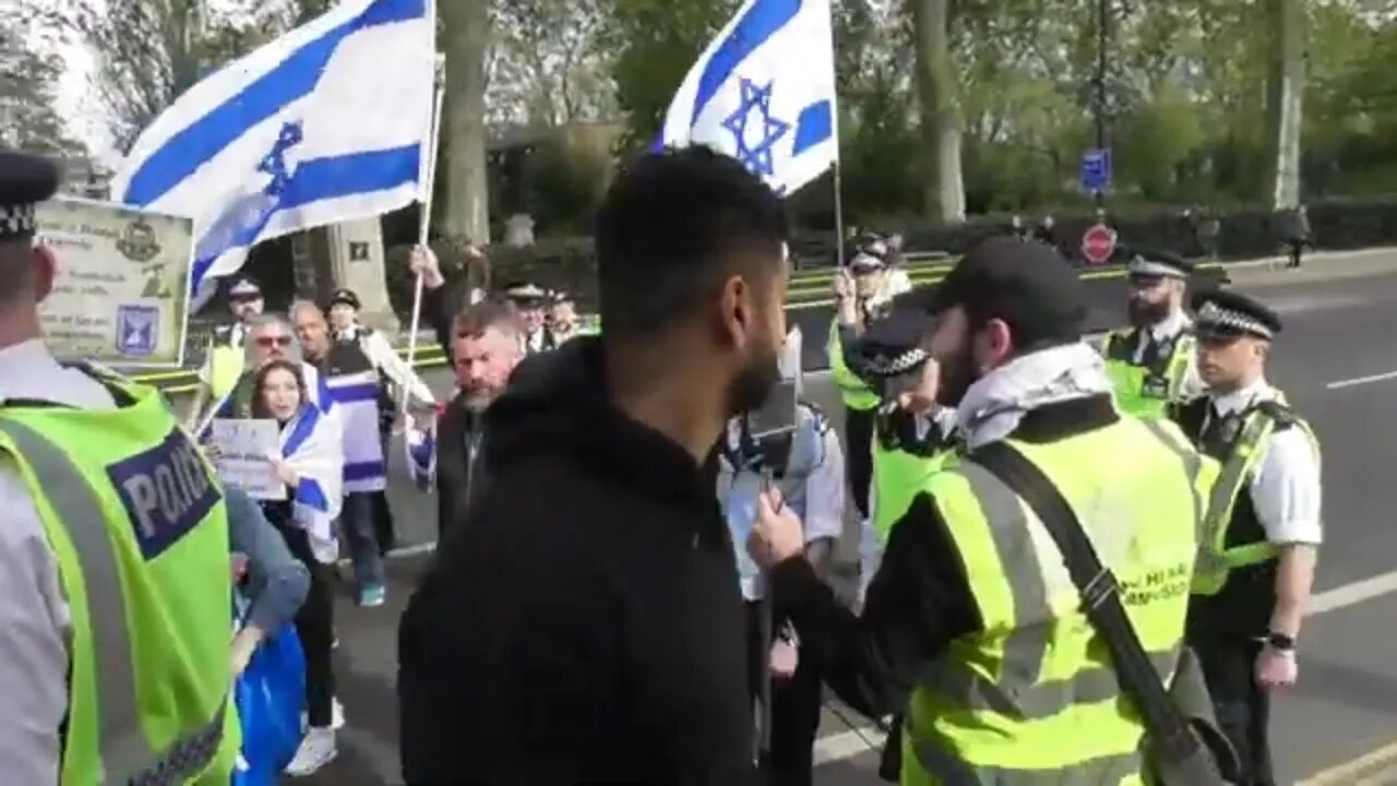 A classic answer from a british jewish man #protest