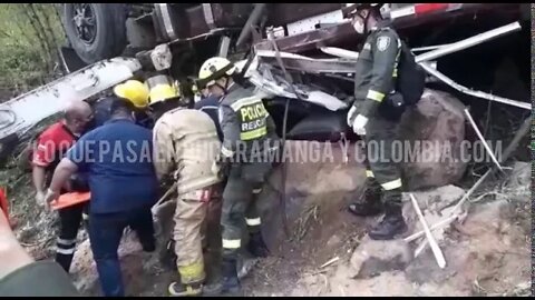 Accidente bajando del aeropuerto a Giron