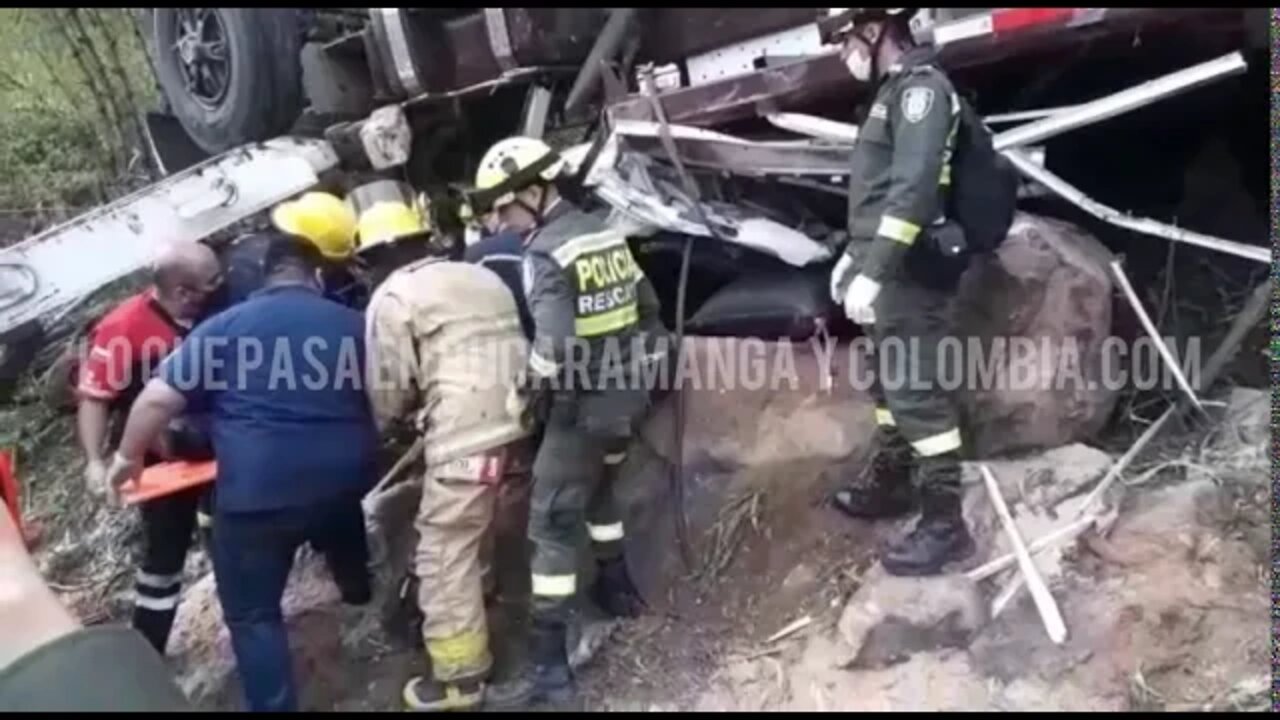 Accidente bajando del aeropuerto a Giron