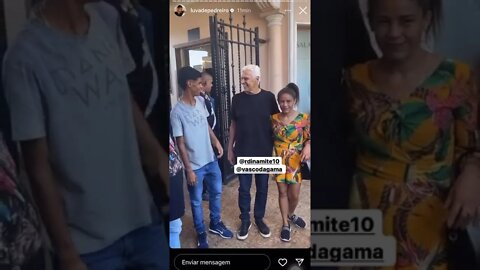 Pai do Luva de Pedreiro chorando após conhecer Roberto Dinamite