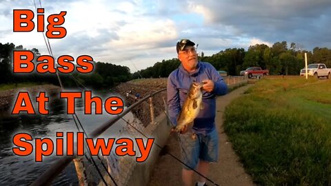 Big bass Fishing at Spillway with Bonus Paddle Fish Study