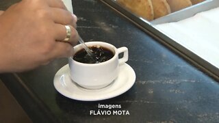 Economia: preço do café dispara no Brasil mas brasileiro resiste a mudar hábito