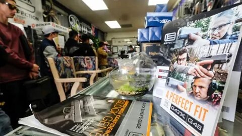 Desarmamentistas Comprando Armas Desesperadamente