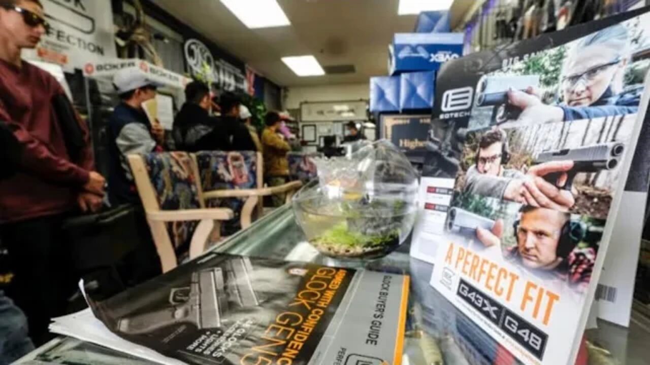 Desarmamentistas Comprando Armas Desesperadamente