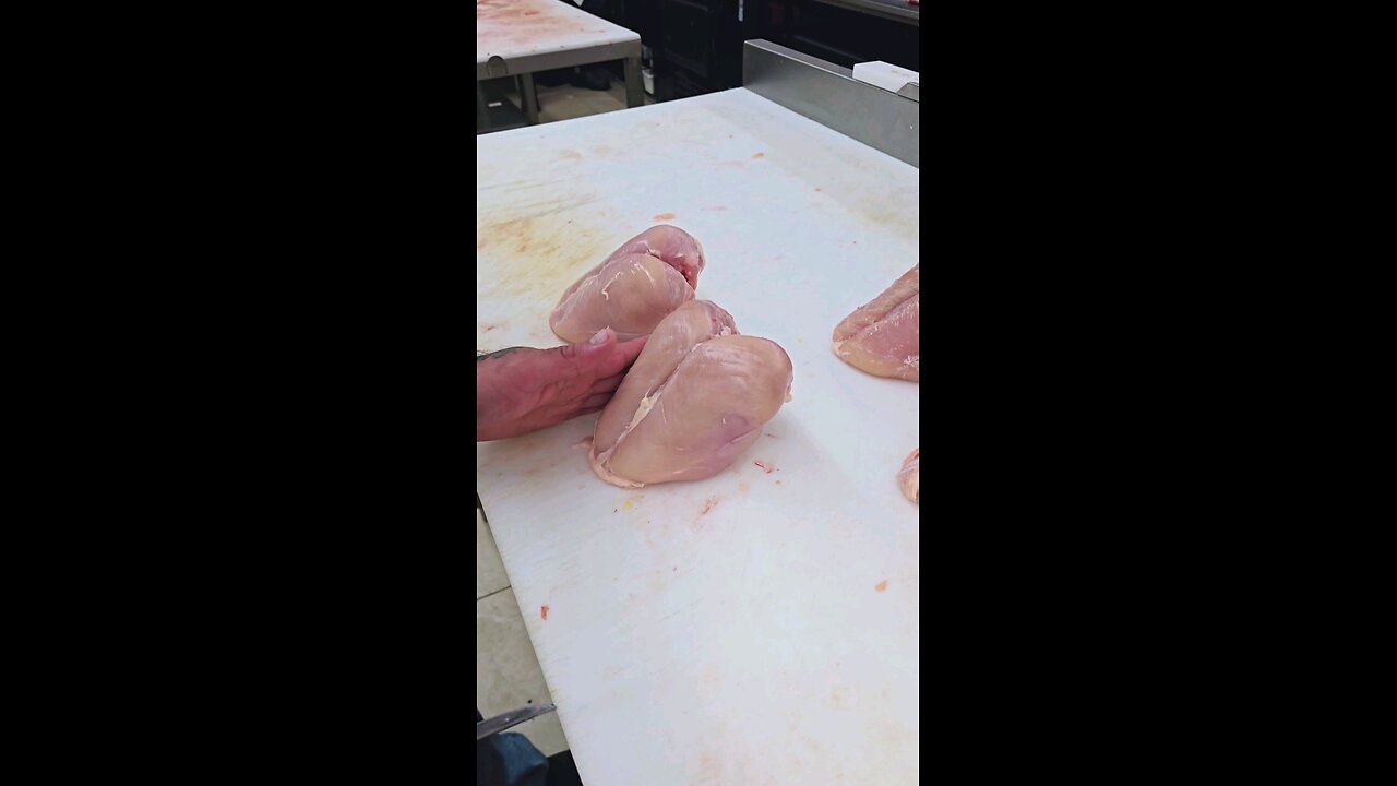 How to debone Chicken breast #butcher #chicken #chickenbreast #howto #bonelesschicken #knifeskills