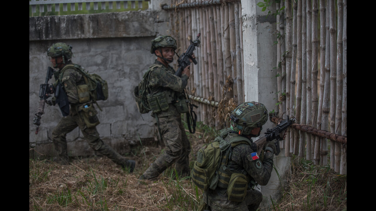 U.S. and Philippine Army Forces Conduct Raid During Balikatan