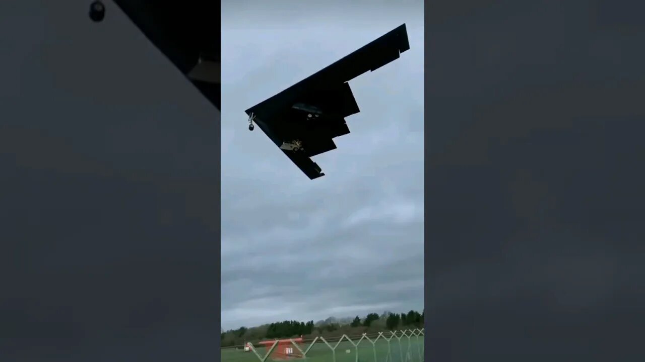 MILITARY B2 STEALTH BOMBER