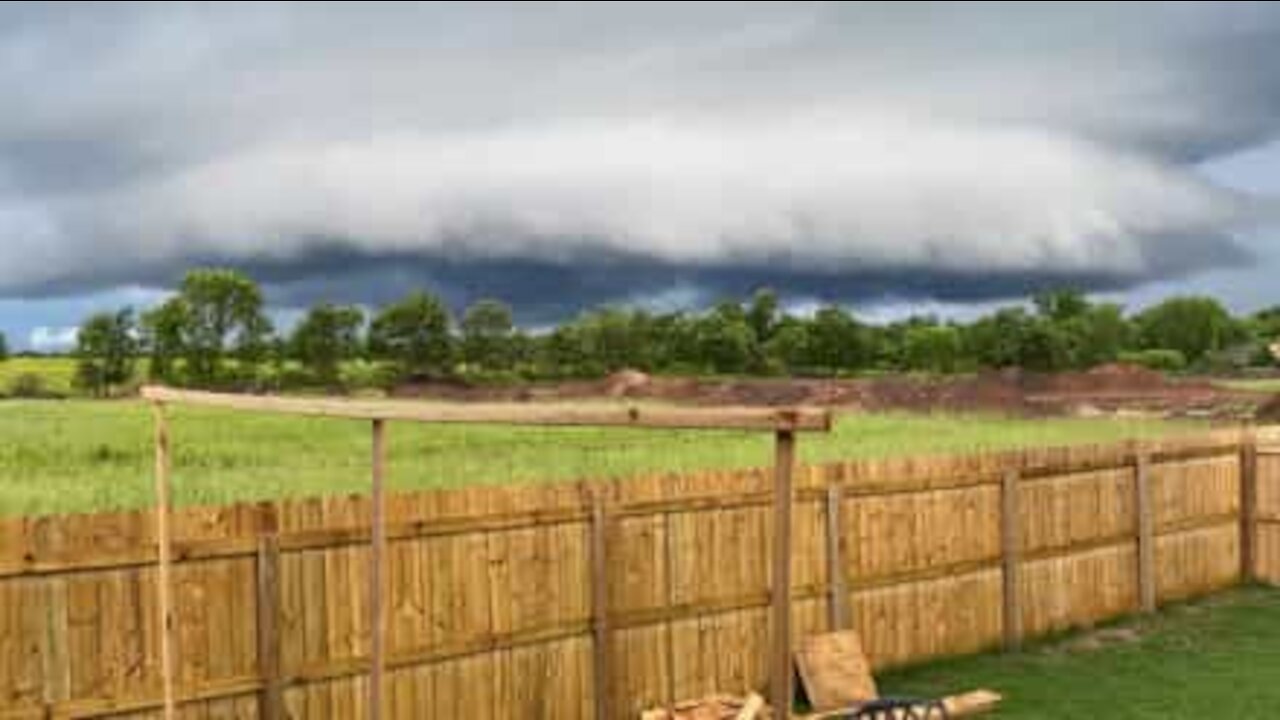 Início de tornado filmado no Arkansas