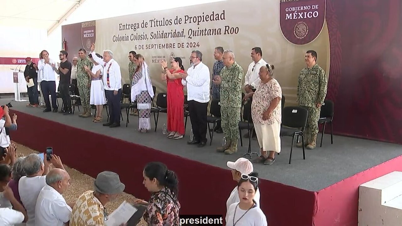 Entrega de títulos de propiedad de la colonia Colosio, desde Solidaridad, Quintana Roo