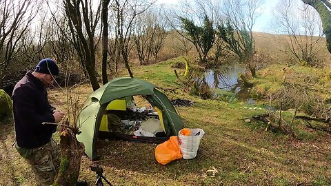 setting up the camera. speedlapse . Reddacleave campsite Dartmoor 25th March 2023