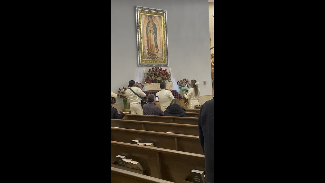 MARIACHI BAND PRAISES PATRONESS