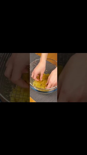 Tip mashed potatoes.